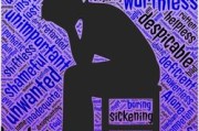 柑橘烏云？？歌詞解析：破碎美學(xué)與情感隱喻的詩(shī)意碰撞
