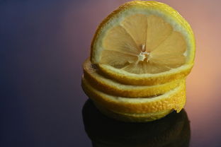 柑橘什么時候打保花藥(柑橘什么時候打?;ū9帲? /></p><p>2、特別在花期、幼果期,直接引起落花落果。幼葉、幼果時期的機械傷在其以后的生長發(fā)育過程仍然無法消除,因此暴雨和伴隨著暴雨的狂風(fēng)如果發(fā)生在生長初期危害很大,在果實接近成熟之前也容易造成落果。</p><p>3、會沖走土質(zhì)表面的肥料。雨水淹過的果實易生細菌會掉。雨水過多,果樹會產(chǎn)生多種細菌和病害。雨水過多,給管理帶來麻煩。生長環(huán)境柑橘果樹生長發(fā)育、開花結(jié)果與溫度、日照、水分(濕度)、土壤以及風(fēng)、海拔、地形和坡向等環(huán)境條件緊密相關(guān),這些條件影響更大的數(shù)溫度。</p><p>4、濕度對柑橘產(chǎn)量和品質(zhì)影響顯著。過量降水導(dǎo)致土壤積水,根系吸收功能減弱,嚴(yán)重時爛根,引發(fā)葉片、花、果實脫落,甚至使植株死亡。柑橘在花期至第二次生理落果期前,遇陰雨連綿,授粉受阻,坐果率下降。水分不足亦會影響產(chǎn)量與品質(zhì),尤其是南 *** 帶柑橘產(chǎn)區(qū),秋冬季干旱,果實膨大受阻,品質(zhì)下降。</p><p>5、在柑橘花期到穩(wěn)果期間,若出現(xiàn)30℃及以上氣溫的異常天氣,則會影響正常的開花結(jié)果,且時間越早,高溫的危害越大。常可導(dǎo)致異常落花落果,造成產(chǎn)量損失?;ㄆ谟龈邷?。</p><p style=