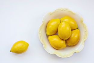 柑橘疫霉褐斑?。ǜ涕僖呙购指∮檬裁此帲? /></p><h2 id='代森錳鋅是治什么病的'>代森錳鋅是治什么病的</h2><p>代森錳鋅是一種廣泛應(yīng)用于蔬菜病害防治的高效藥劑。它主要針對(duì)的病害包括蔬菜霜霉病、炭疽病和褐斑病,對(duì)于西紅柿早疫病和馬鈴薯晚疫病的防治效果尤其顯著,分別能達(dá)到80%和90%的防效。對(duì)于對(duì)多菌靈產(chǎn)生抗性的病害,代森錳鋅的使用也能取得良好的防治效果。使用 *** 多樣,通常采取葉面噴灑的方式。</p><p>代森錳鋅有效治療蔬菜霜霉病、炭疽病等病害。 在蔬菜霜霉病、炭疽病、褐斑病的防治中,代森錳鋅表現(xiàn)出色。它被認(rèn)為是治療西紅柿早疫病和馬鈴薯晚疫病的理想藥劑,其防效分別約為80%和90%。通常情況下,它被用作葉面噴灑,每隔10至15天噴灑一次。</p><p>代森猛鋅主要用于防治西紅柿早疫病、馬鈴薯晚疫病、蔬菜霜霉病、炭疽病、褐斑病等。代森錳鋅是一種優(yōu)良的保護(hù)性殺菌劑,屬低毒農(nóng)藥。防治西紅柿、茄子、馬鈴薯疫病、炭疽病、葉斑病,用80%可濕性粉劑400-600倍液。發(fā)病初期噴灑,連噴3-5次。</p><p>代森錳鋅能為植物提供Zn元素,能夠解決缺鋅的癥狀,還能給植物增強(qiáng)抵抗病害的能力,同時(shí)起到殺菌作用。代森猛鋅主要用于防治蔬菜霜霉病、炭疽病、褐斑病等,常用于防治西紅柿早疫病和馬鈴薯晚疫病。</p><p style=